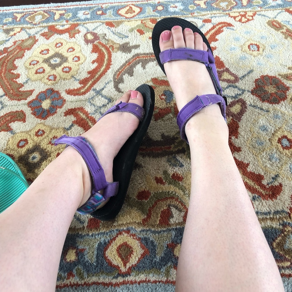 Cute and comfy teva sandals 8US